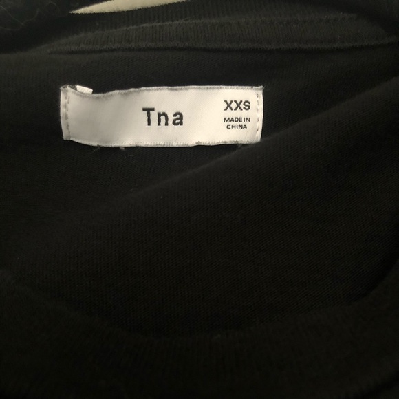Aritzia’s TNA cropped long sleeve top - Picture 5 of 5